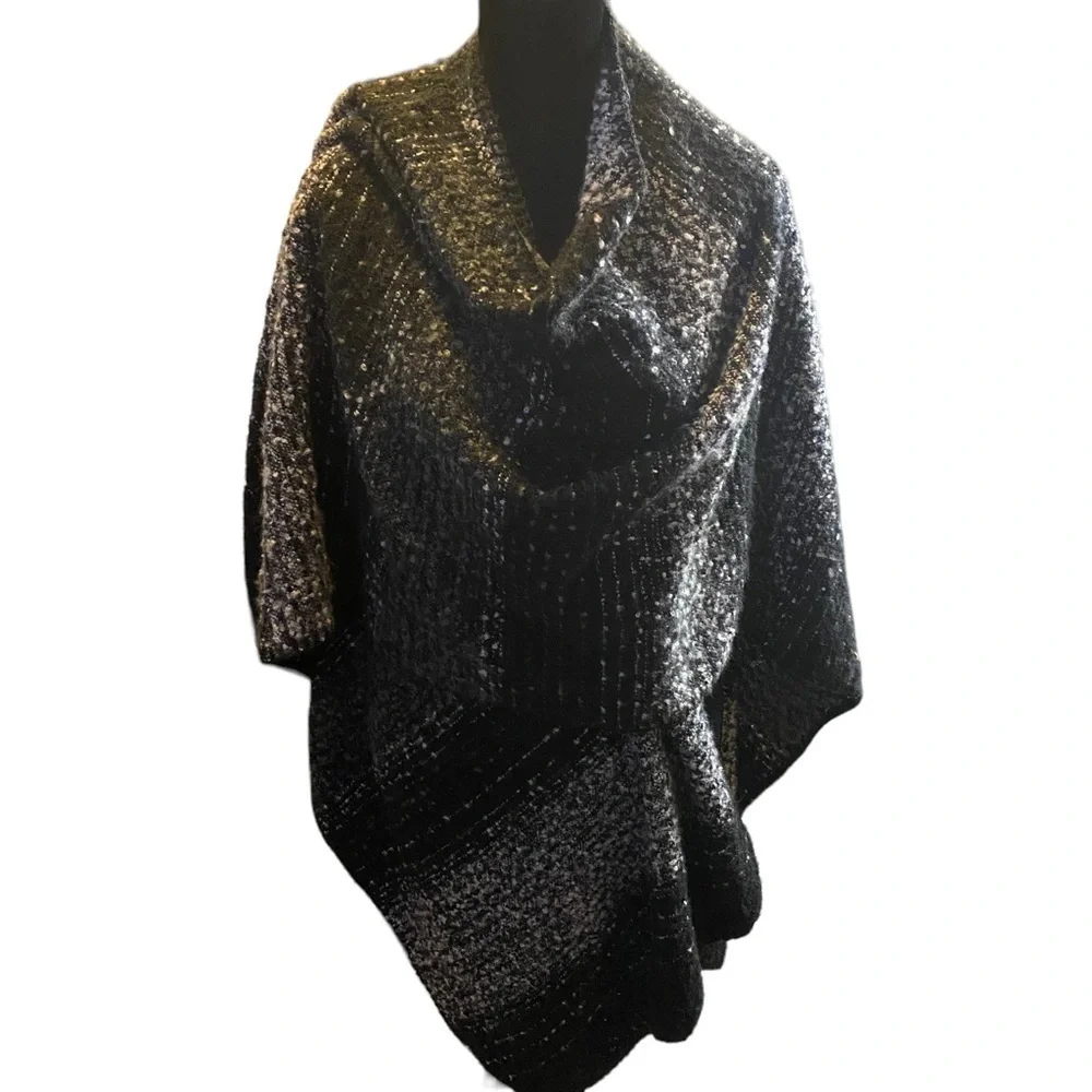WOOLRICH Super Soft Grey/ Black/ White Gradient Serape Wrap Cape Poncho Pashmina